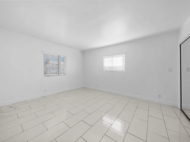 148 S Reeves Dr #4 — Photo 15