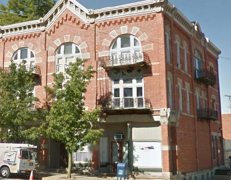 102 N Arch St — Photo 1