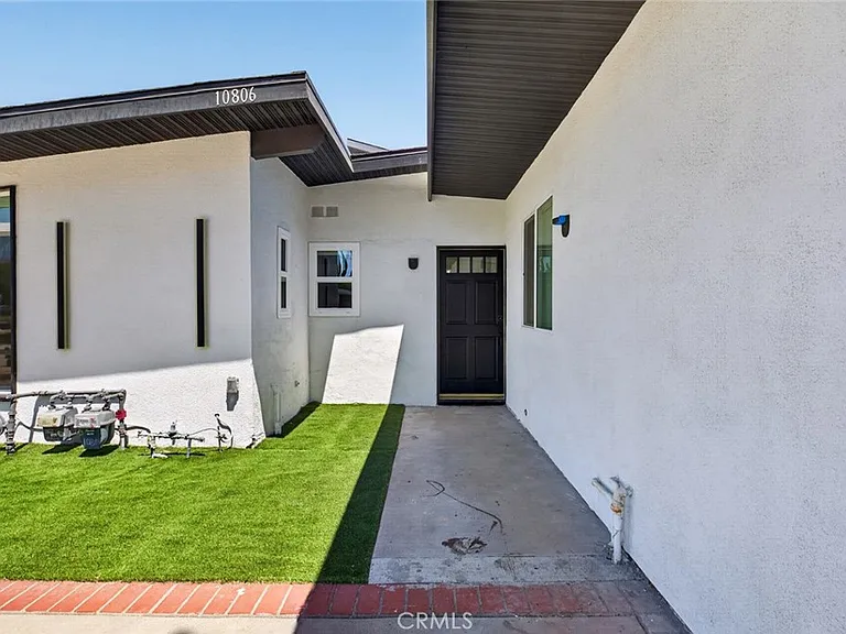 10806 Paso Robles Ave — Photo 3
