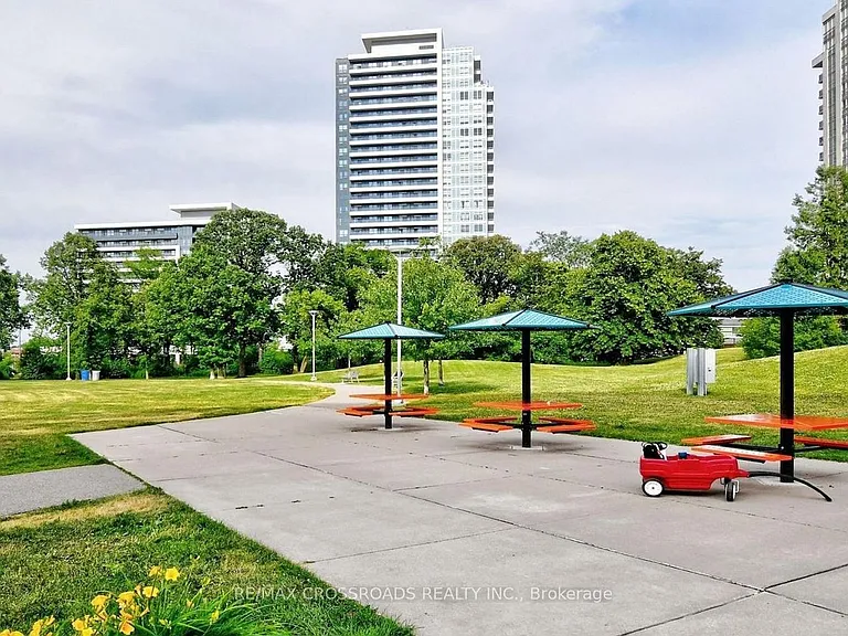 15 N Park Rd #1004 — Photo 25