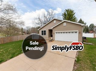 413 Walnut St, Le Claire, IA