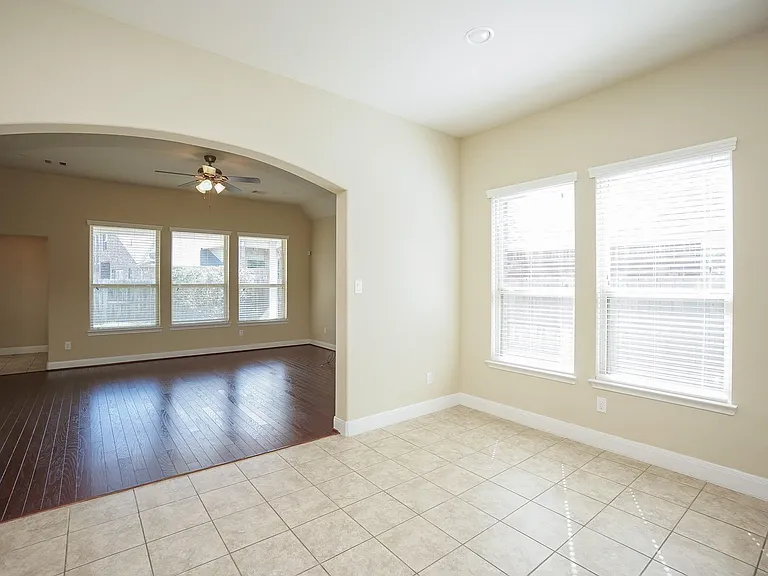 28515 Pleasant Forest Dr — Photo 12