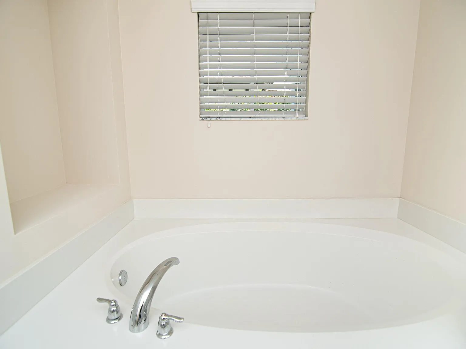 3 bed, 2.5 bath, 1596 sqft, $3,250 — Photo 4