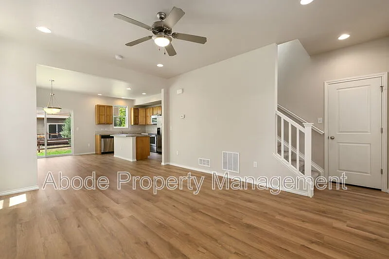 3 bed, 3.0 bath, 1626 sqft, $2,600 — Photo 3