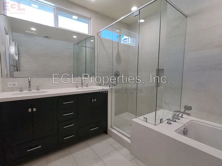 10749 Wellworth Ave — Photo 17
