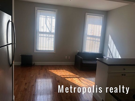 4th image of 2376 29th St APT 1F