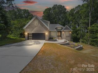2108 Lakeview Cir, Matthews, NC 28105