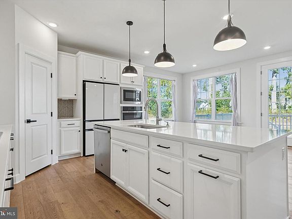 5th image of 1614 Phillips Dr