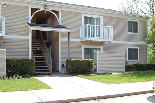 1st image of 435 S Silverwood Ln APT 8