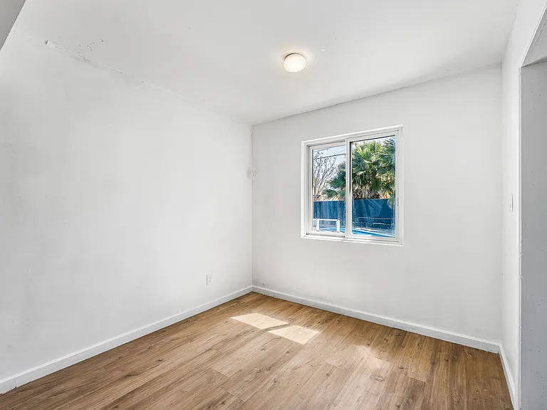 442 Lightcap St — Photo 17