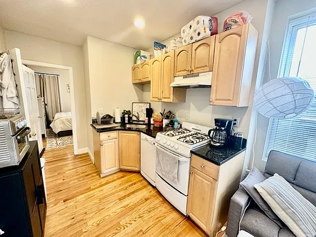 70 Joy St #19 — Photo 8