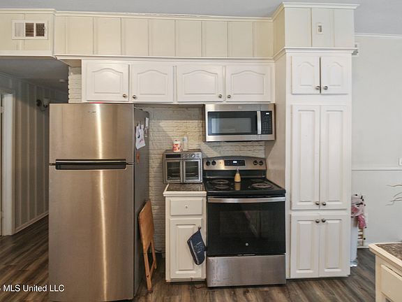 5th image of 408 Northside Cir