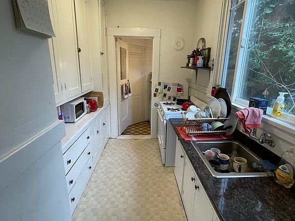 5th image of 2912 Claremont Ave APT 21