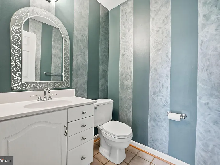 8715 Delcris Dr — Photo 5