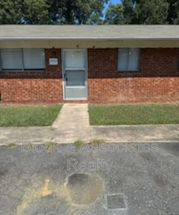 502 Lake Dr