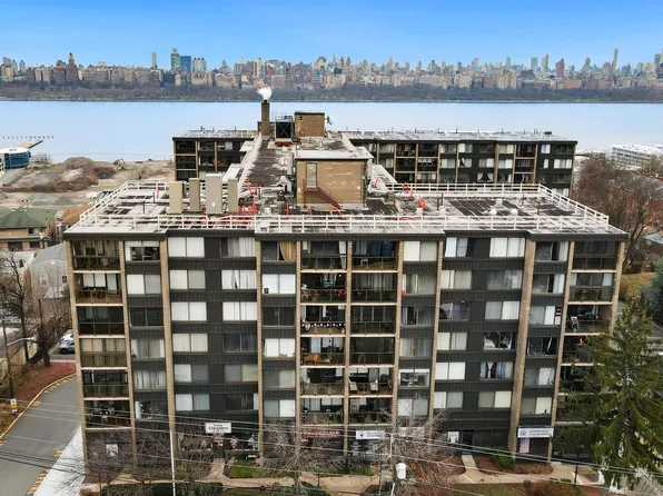 9060 Palisade Avenue image 9 of 27