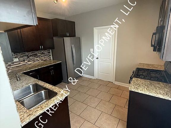 4th image of 10119 S Peoria St