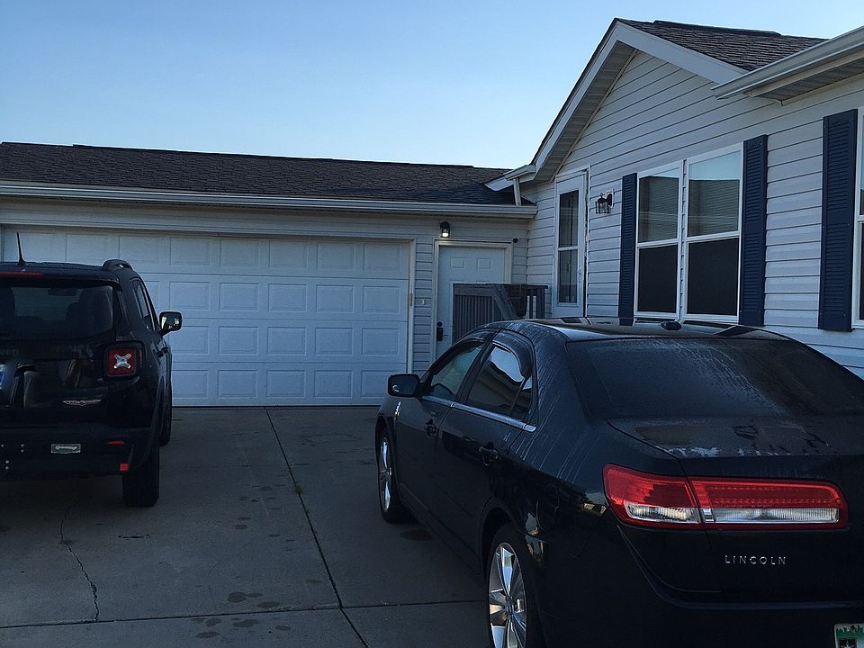 Front Entry / Garage