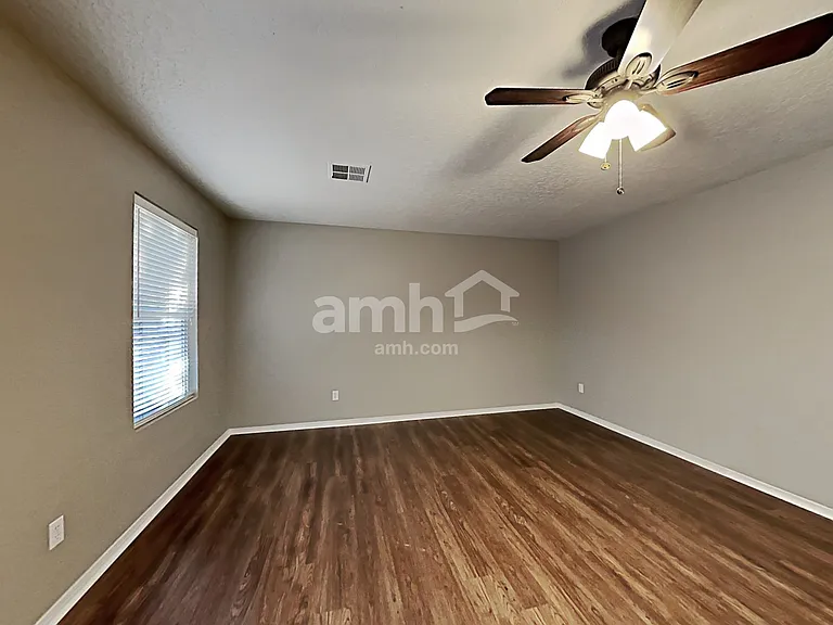 1038 N Cambrick Dr — Photo 8
