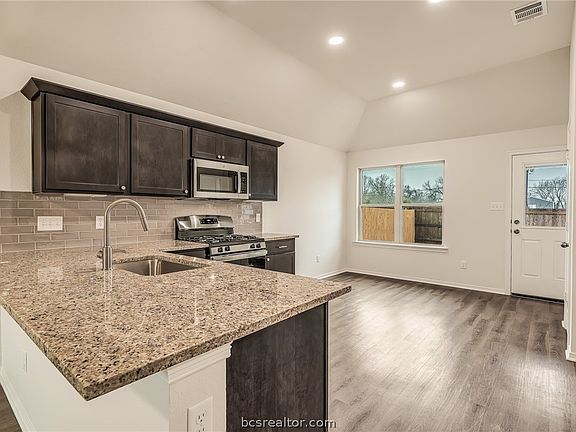4th image of 1223 Highgarden Dr