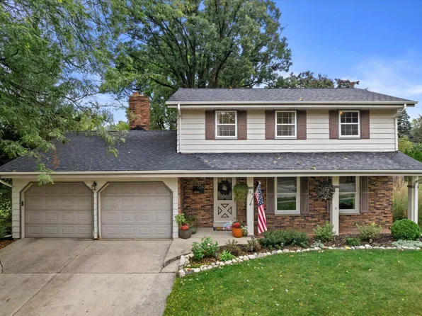 724 Lynne DRIVE, Waukesha, WI 53186