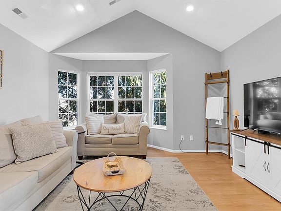 5th image of 1249 Woodland Point Dr APT L