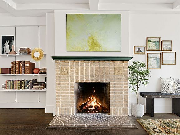 2nd image of 61 W 9th St APT 5C
