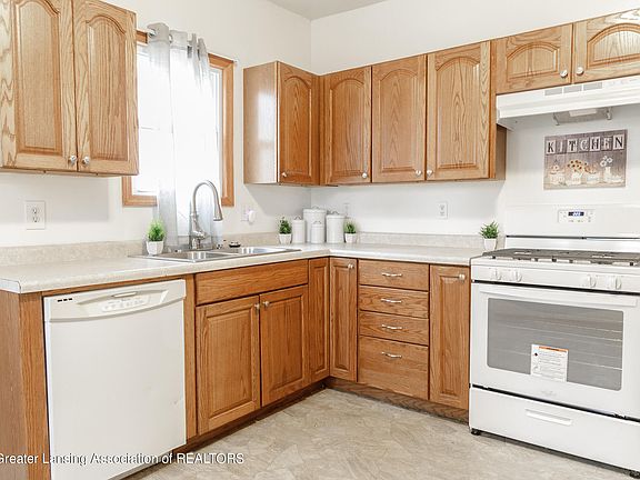 3rd image of 428 Dorrance Pl