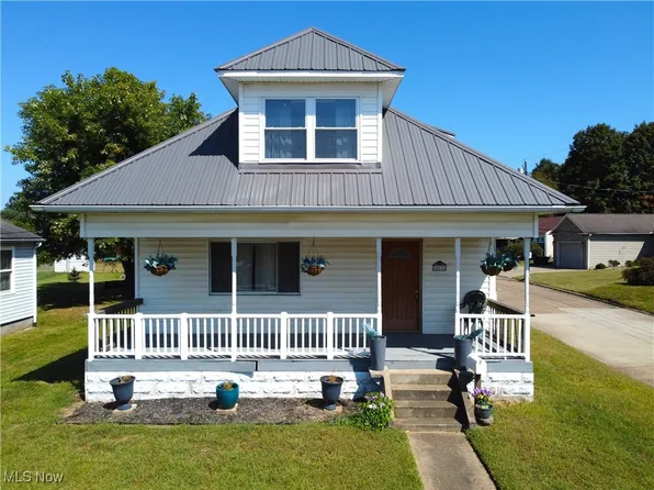 813 41st St, Vienna, WV 26105