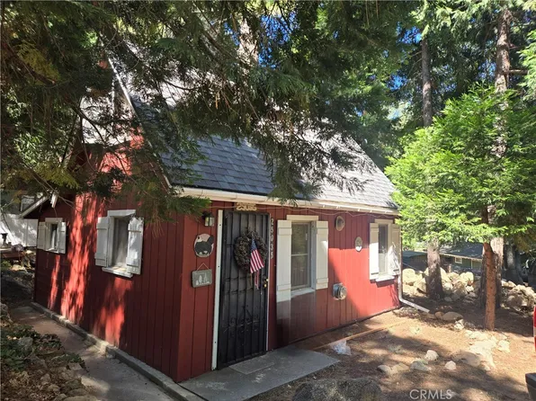 25035 Moon Dr, Crestline, CA 92325