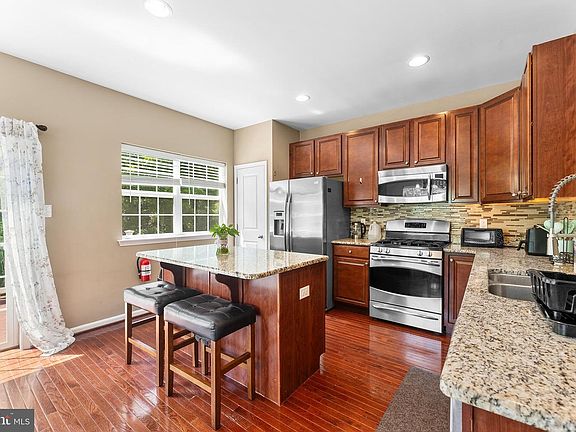 2nd image of 135 Winterberry Way