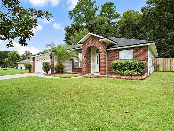 3rd image of 1075 Gallant Fox Cir N