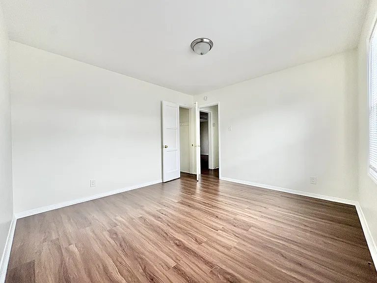 1061 E Broadway #3 — Photo 5