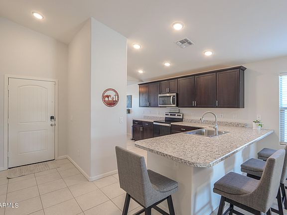 3rd image of 727 W JARDIN Drive