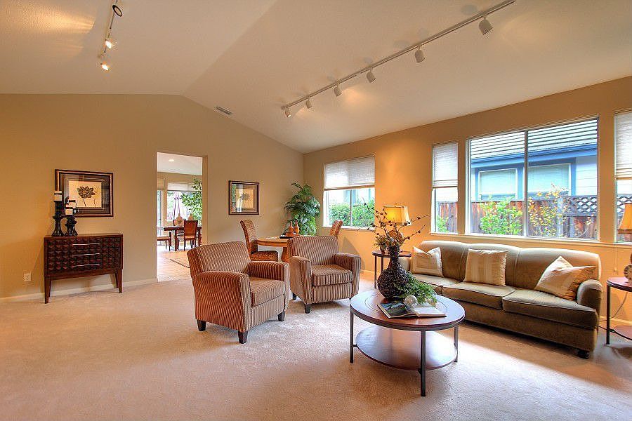 2nd image of 2 Olde Creek Pl