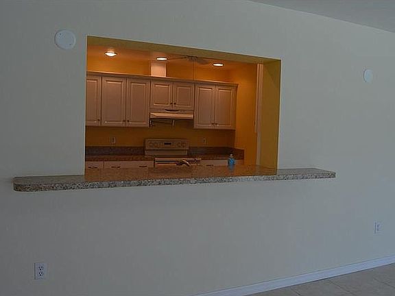 5th image of 608 Sheridan Dr