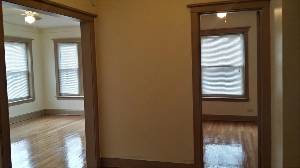 Building Photo - 903 W 76th St #2