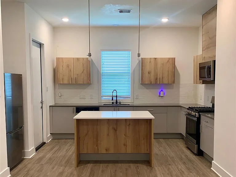 10209 Las Nubes Ave — Photo 3