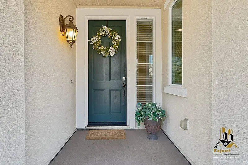 3 bed, 2.0 bath, 1919 sqft, $3,095 — Photo 3