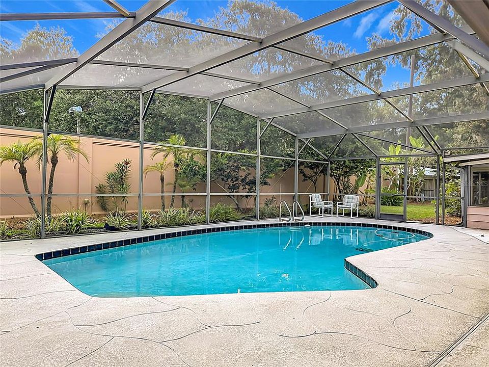 1st image of 5020 THE OAKS CIRCLE