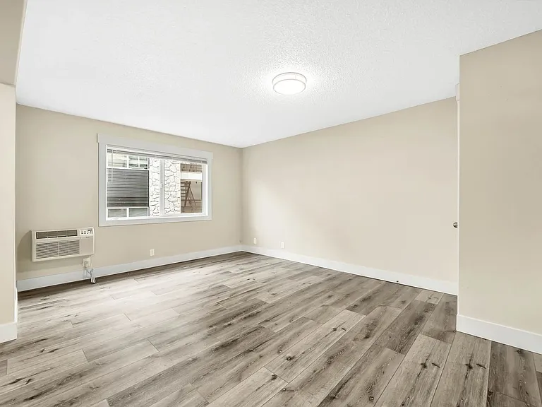 Cape Lee Apartments 2 & 3 Bedroom 1 Bathroom units — Photo 9