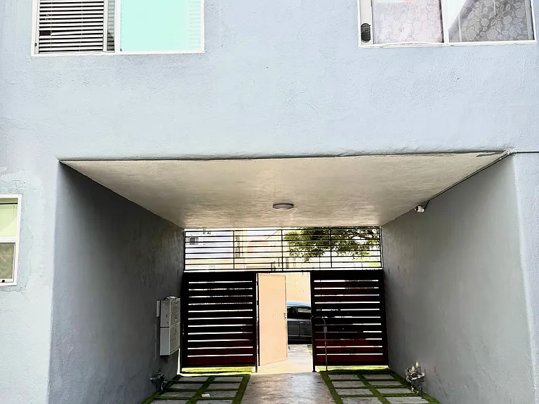1167 So. Fairfax Apts. — Photo 4