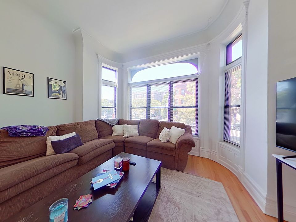 1st image of 859 W Oakdale Ave #1
