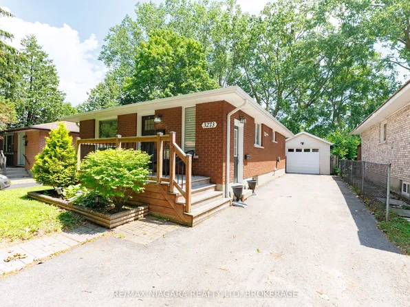3273 Addison Ave, Niagara Falls, ON L2J 3K6