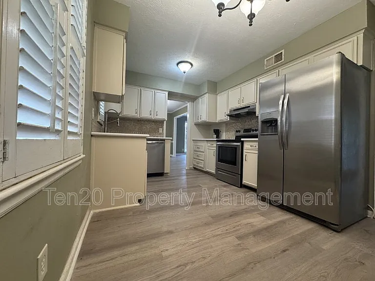 5953 Windsor Dr — Photo 13