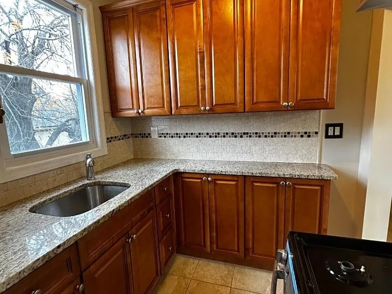 33 Hayward Pl #2 — Photo 1