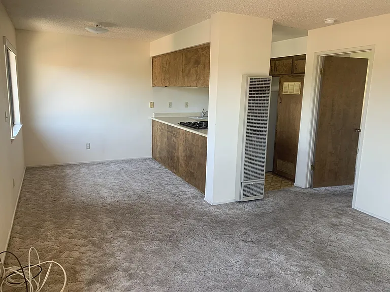 1422 Woodside Dr #F — Photo 2