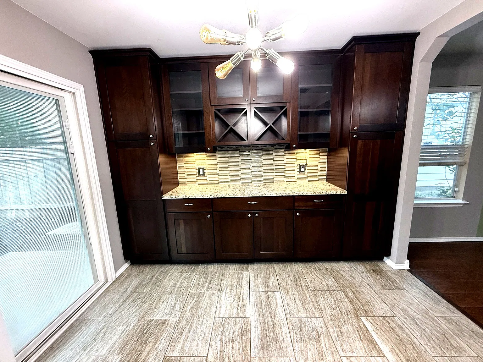 3 bed, 2.5 bath, 1856 sqft, $2,400 — Photo 3