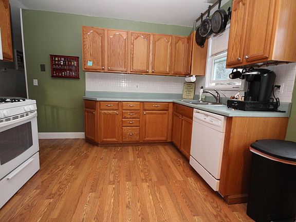 3rd image of 5743 Cheshire St