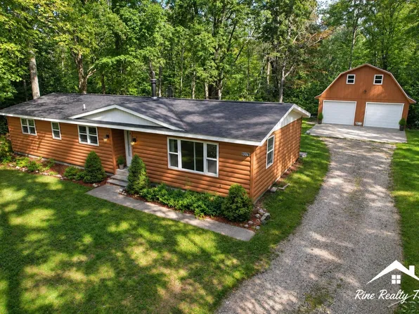 9378 Whispering Pines Dr, Mancelona, MI 49659